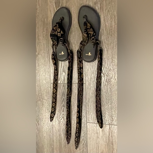 Sanuk Geometric Sling Up Yoga Sandals - Picture 2 of 5